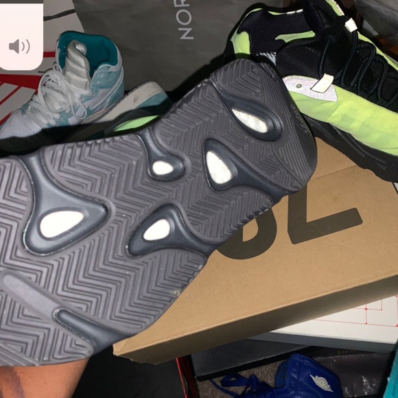 Yeezy MNVN LIME GREEN - Picture 3 of 3